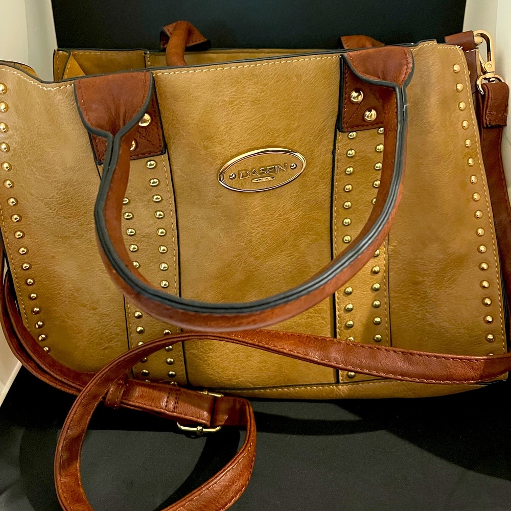 Pretty purse. Lots of room